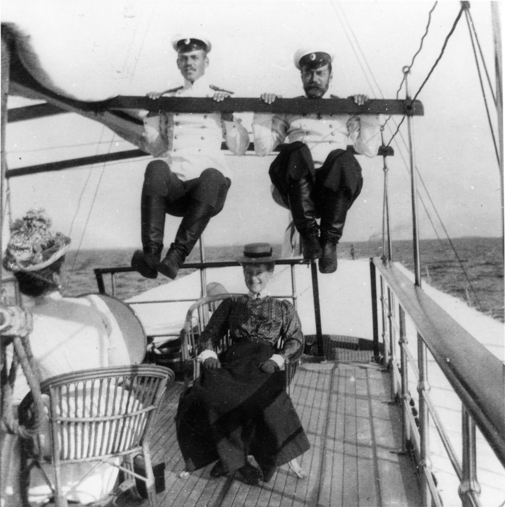 L’attribut alt de cette image est vide, son nom de fichier est Sans-titre-1-1-1021x1024.jpg.